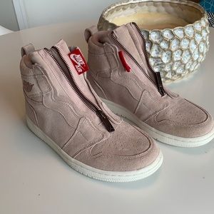Jordan 1 High zip blush/nude suede 8.5